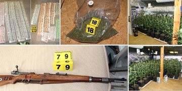 Marihuana, peníze, ale i zbraň