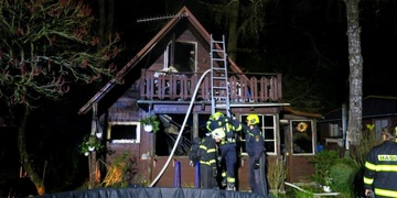 Požár zcela zničil chatu