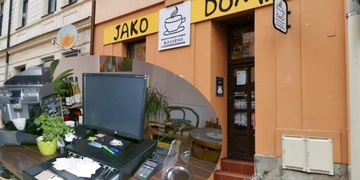 Neznámý pachatel vykradl kavárnu Jako doma