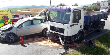 Střet osobního a nákladního vozu