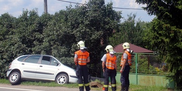 Čelní střet  a auto v mostku
