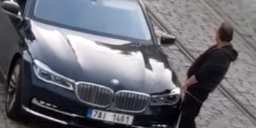 Nepochopitelný útok v centru Plzně