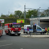 Autobus srazil ženu a přejel jí obě nohy