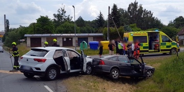 Při střetu vozů byli zraněni čtyři senioři