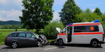 Střet sanitky s osobním vozem