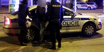Policisté se s Rumunem nemazlili a pro výhrůžky skončil v cele