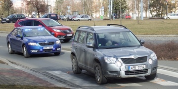 Sražený chodec s kočárkem na přechodu