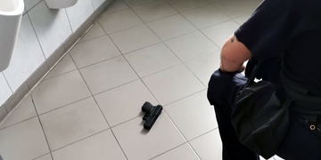 Mladý strážný zpacifikoval ozbrojeného narkomana