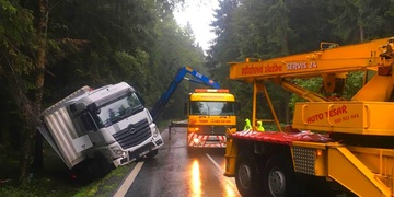 Havárie kamionu uzavřela cestu do Německa