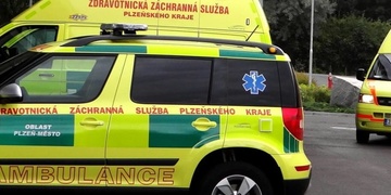 Muže na mopedu srazilo auto