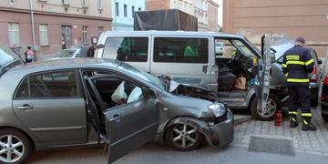 Střet tří aut na Borech