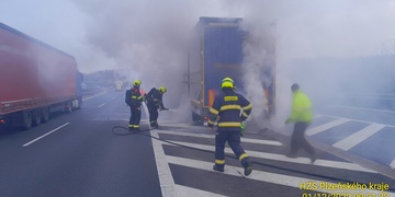 Požár nákladního vozu na dálnici