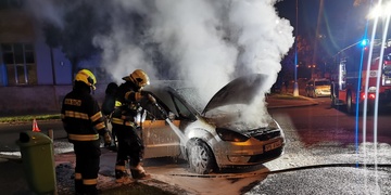 Auto začalo za jízdy hořet