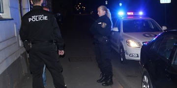 Cyklistka se opila a ustlala si na silnici