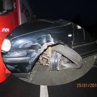 Těžce opilá žena narazila do protijedoucího náklaďáku