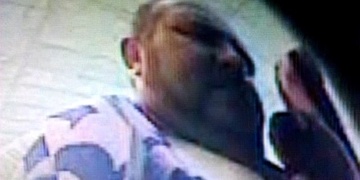 Jsem krasavec, zřejmě z Rokycan, dělám autíčka a kradu peníze. Poznáte mě?