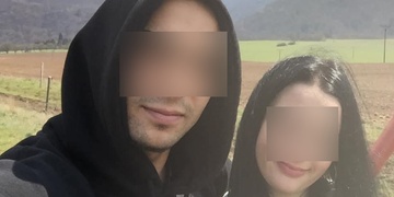 Teprve osmnáctiletá dívka ubodala svého přítele