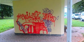 Vandal se vyřádil kolem "minerálky"