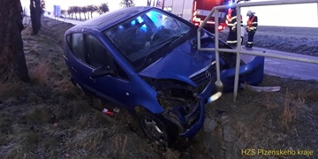 Havárie auta do mostku