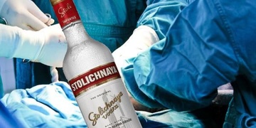 Těžce opilý lékař ordinoval na chirurgii