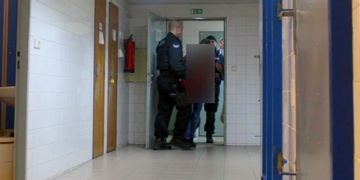 Muž byl tak opilý, že ho nechtěli ani na záchytce