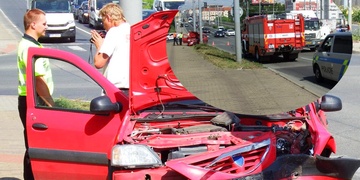 Těžce opilý řidič právě havaroval v centru Plzně