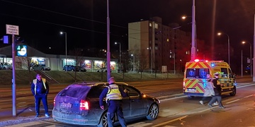 Sražená žena na Borech a senior na Lochotíně