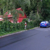 Dítě uteklo od babičky a vběhlo přímo od auto