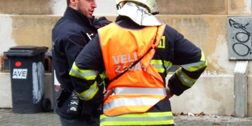 Muž zneužil tísňovou linku - lhal, že je v bytě dítě