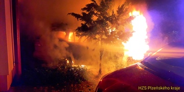 V Plzni shořela dvě auta