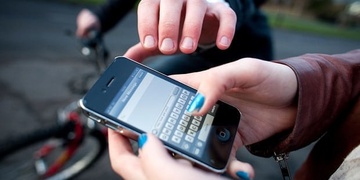 Jednu krádež mobilu objasnili, další vyšetřují