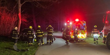 Opilý řidič nezvládl řízení a s autem narazil do stromu