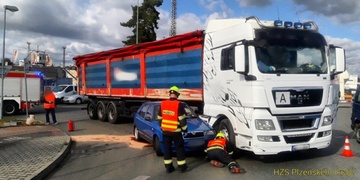 Na Jateční třídě uniká nafta