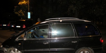 Šestnáctiletý opilý Ukrajinec havaroval s kradeným autem