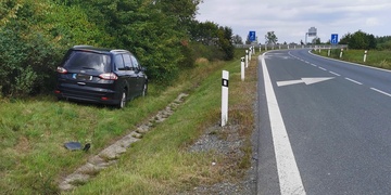 Nepochopitelný manévr na nájezdu na dálnici skončil nehodou