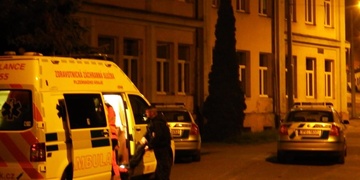 Cizinec napadl strážného na ubytovně