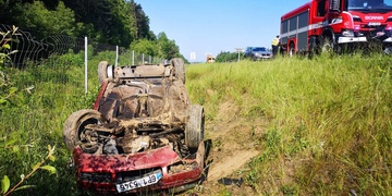 Mladý řidič vyletěl s vozem z dálnice