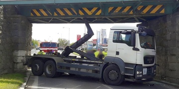 Viadukt přezdívaný gilotina kamionů opět úřadoval