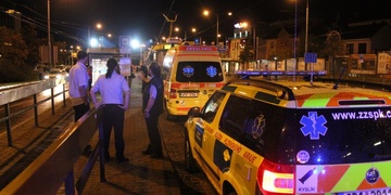 Přímo ve voze tramvaje došlo k úmrtí muže