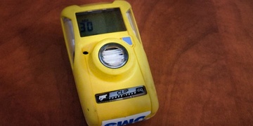 Na jedovatý plyn upozornil detektor záchranářů