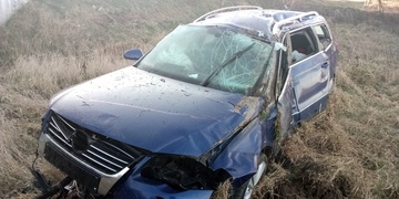 Auta vyletěla ze silnice hned na dvou místech