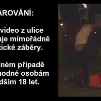 Obzvláště brutální napadení zachycené na videu – útočník oběti dupal na hlavu