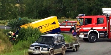 Vážná nehoda dodávky, na místě vrtulník