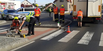 Střet kamionu se seniorkou jdoucí s chodítkem - aktualizováno