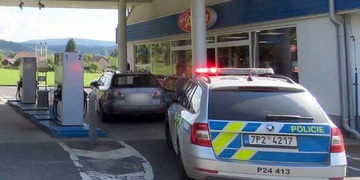 S téměř čtyřmi promile se nevešel na benzínku