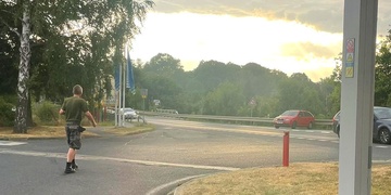 Auto bez řidiče ujelo z čerpačky