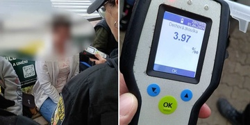 Žena se za jízdy prala a pokoušela vystoupit z auta