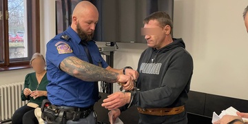 Vasyl L. opakovaně a velmi brutálně znásilňoval svou dvanáctiletou nevlastní dceru
