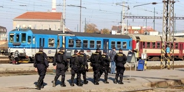 Zatýkání na Hlavním nádraží v Plzni