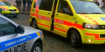 Osmaosmdesátiletou seniorku srazilo na přechodu auto